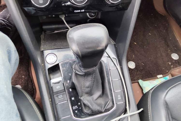 Used Volkswagen Tiguan L 2017 330TSI Automatic Two-Wheel Drive Luxury Edition Gear Lever