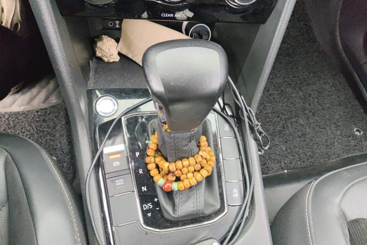 Used Volkswagen Tiguan L 2017 330TSI Automatic Two-Wheel Drive Comfort Edition Gear Lever