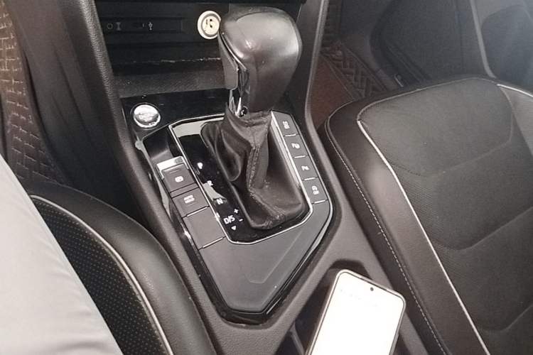Used Volkswagen Tiguan L 2017 330TSI Automatic Two-Wheel Drive Flagship Edition Gear Lever