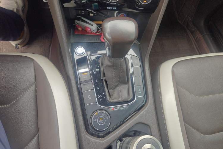 Used Volkswagen Tiguan L 2017 380TSI Automatic All-Wheel-Drive Luxury Edition Gear Lever