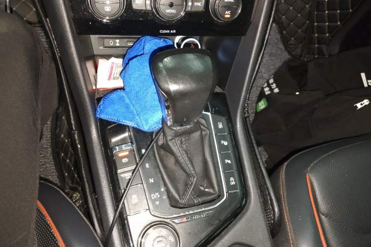 Used Volkswagen Tiguan L 2017 380TSI Automatic All-Wheel-Drive Flagship Edition Gear Lever