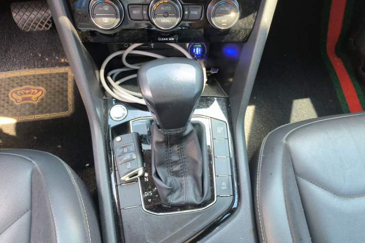 Used Volkswagen Tiguan L 2017 330TSI Automatic Two-Wheel Drive Luxury Edition Gear Lever