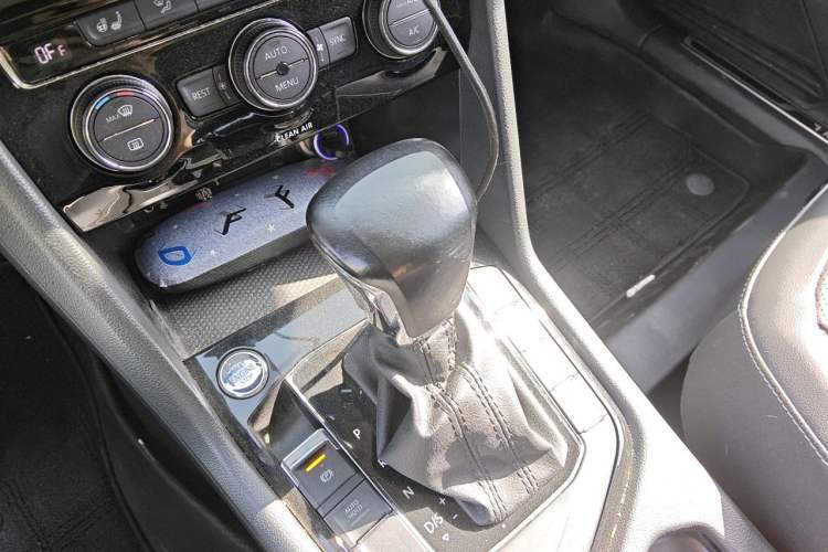 Used Volkswagen Tiguan L 2017 330TSI Automatic Two-Wheel Drive Flagship Edition Gear Lever