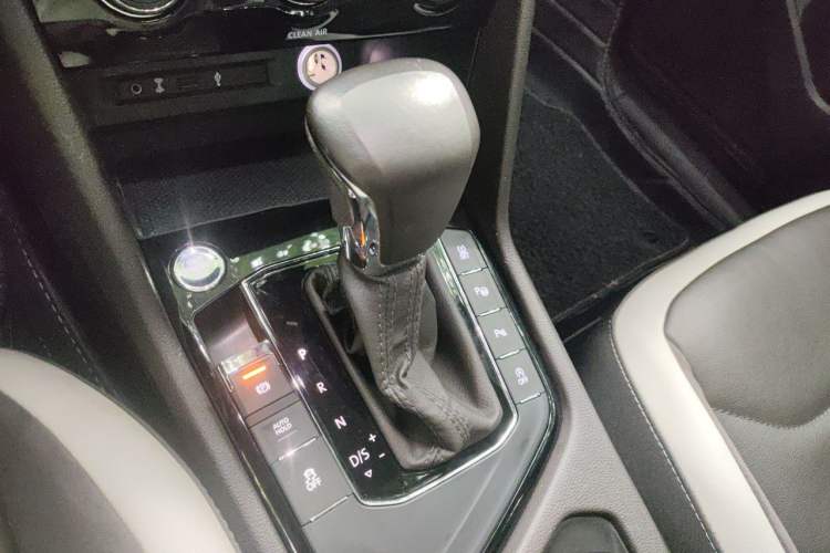 Used Volkswagen Tiguan L 2017 380TSI Automatic All-Wheel-Drive Luxury Edition Gear Lever