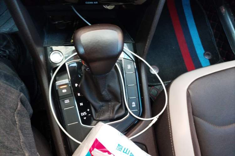 Used Volkswagen Tiguan L 2017 330TSI Automatic Two-Wheel Drive Luxury Edition Gear Lever