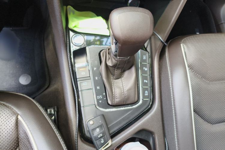 Used Volkswagen Tiguan L 2017 330TSI Automatic Two-Wheel Drive Flagship Edition Gear Lever