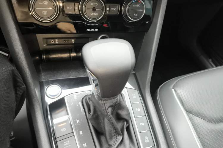 Used Volkswagen Tiguan L 2017 330TSI Automatic Two-Wheel Drive Flagship Edition Gear Lever