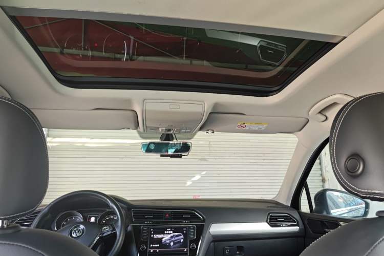 Used Volkswagen Tiguan L 2017 330TSI Automatic Two-Wheel Drive Luxury Edition Headliner