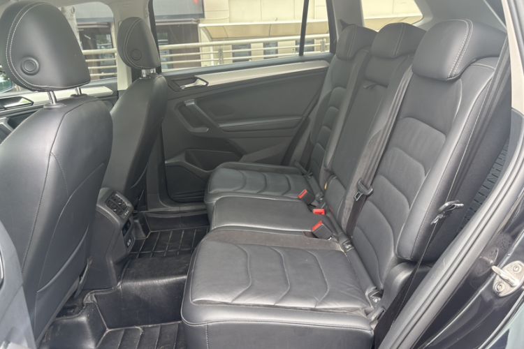 Used Volkswagen Tiguan L 2017 380TSI Automatic All-Wheel-Drive Luxury Edition Interior 2