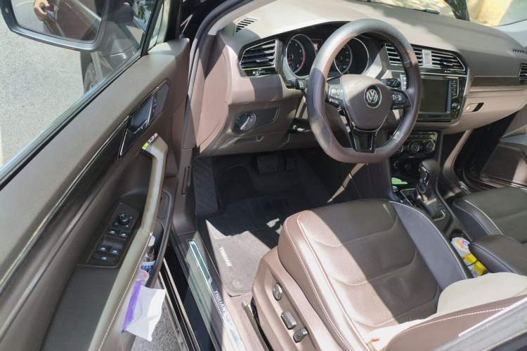 Used Volkswagen Tiguan L 2017 330TSI Automatic Two-Wheel Drive Flagship Edition Interior 3