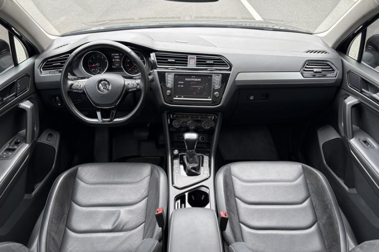 Used Volkswagen Tiguan L 2017 380TSI Automatic All-Wheel-Drive Luxury Edition Interior 3