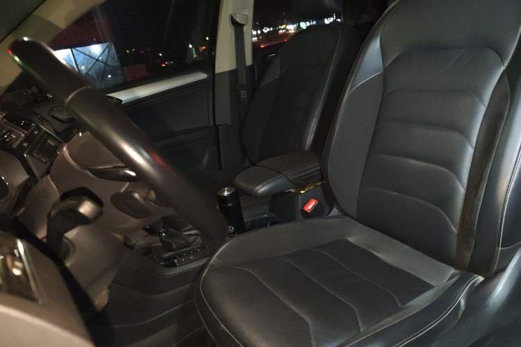 Used Volkswagen Tiguan L 2017 330TSI Automatic Two-Wheel Drive Luxury Edition Left Front Seat