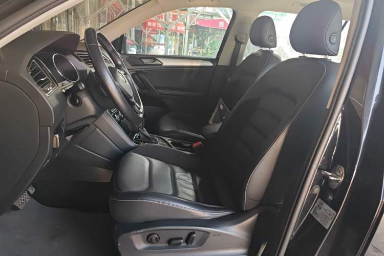 Used Volkswagen Tiguan L 2017 330TSI Automatic Two-Wheel Drive Luxury Edition Left Front Seat