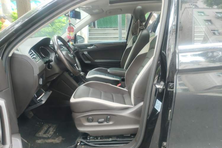 Used Volkswagen Tiguan L 2017 330TSI Automatic Two-Wheel Drive Luxury Edition Left Front Seat