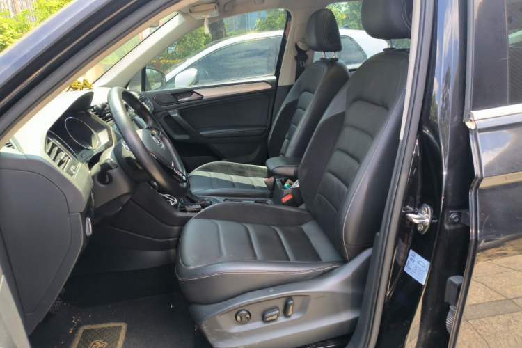 Used Volkswagen Tiguan L 2017 330TSI Automatic Two-Wheel Drive Luxury Edition Left Front Seat