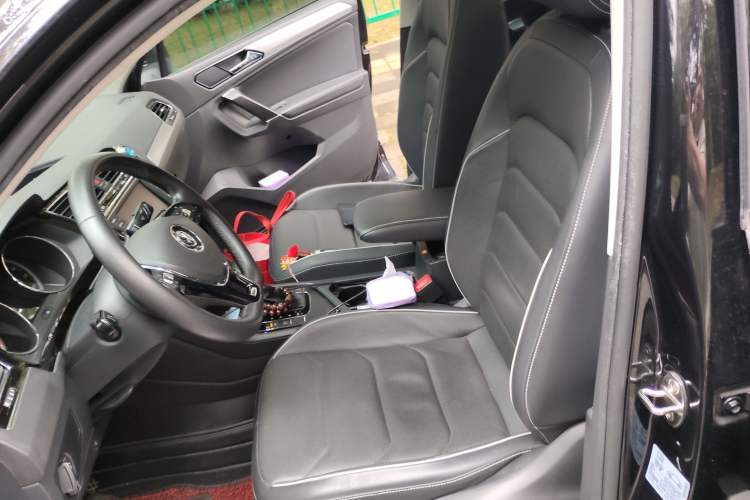 Used Volkswagen Tiguan L 2017 330TSI Automatic Two-Wheel Drive Flagship Edition Left Front Seat