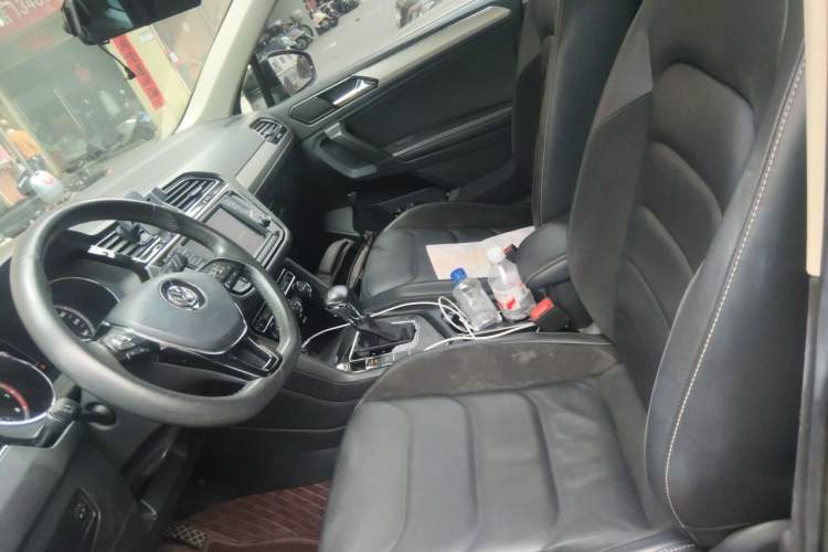 Used Volkswagen Tiguan L 2017 330TSI Automatic Two-Wheel Drive Luxury Edition Left Front Seat