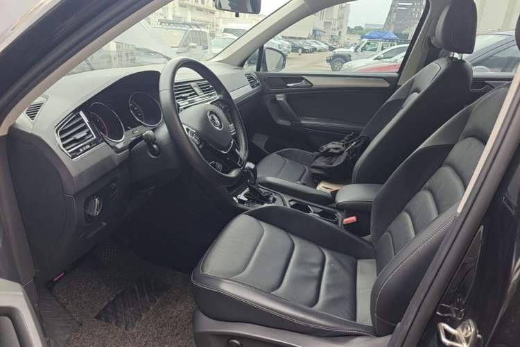 Used Volkswagen Tiguan L 2017 330TSI Automatic Two-Wheel Drive Comfort Edition Left Front Seat