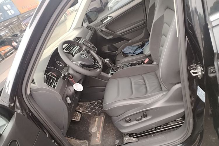 Used Volkswagen Tiguan L 2017 380TSI Automatic All-Wheel-Drive Luxury Edition Left Front Seat
