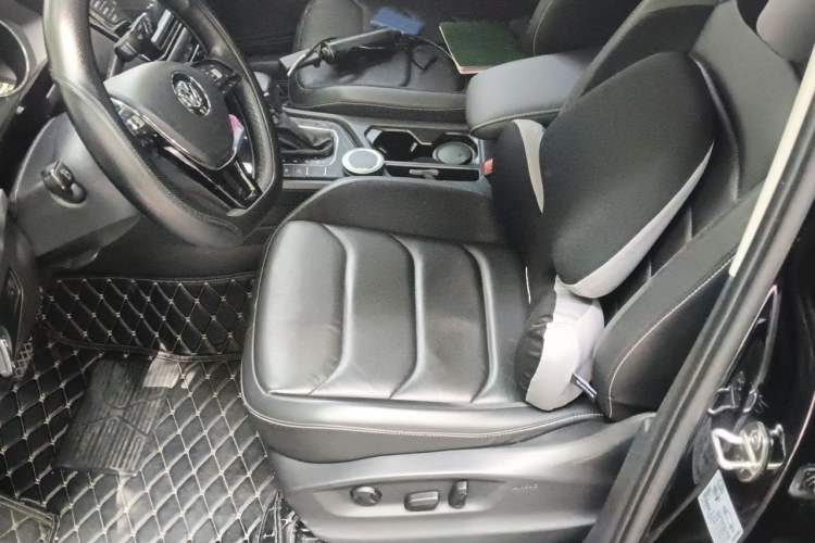 Used Volkswagen Tiguan L 2017 330TSI Automatic Two-Wheel Drive Luxury Edition Left Front Seat