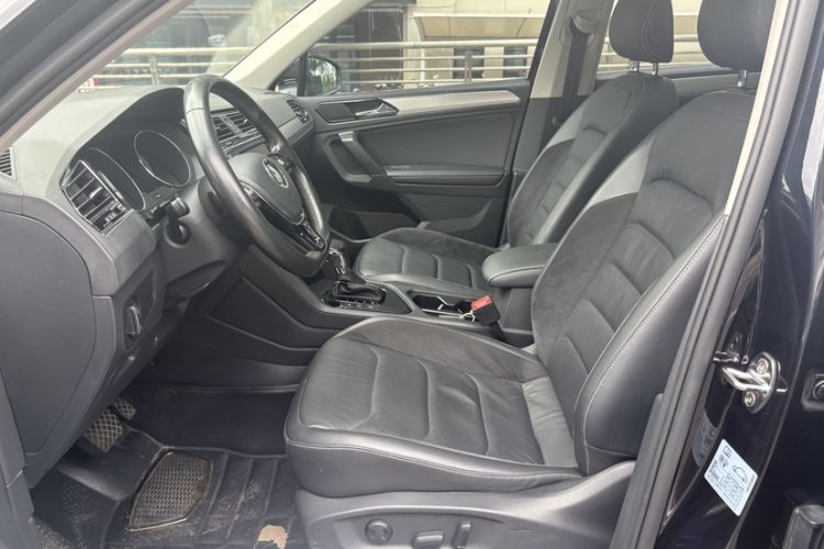 Used Volkswagen Tiguan L 2017 380TSI Automatic All-Wheel-Drive Luxury Edition Left Front Seat