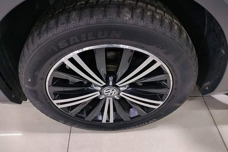 Used Volkswagen Tiguan L 2017 330TSI Automatic Two-Wheel Drive Flagship Edition Left Front Wheel Hub