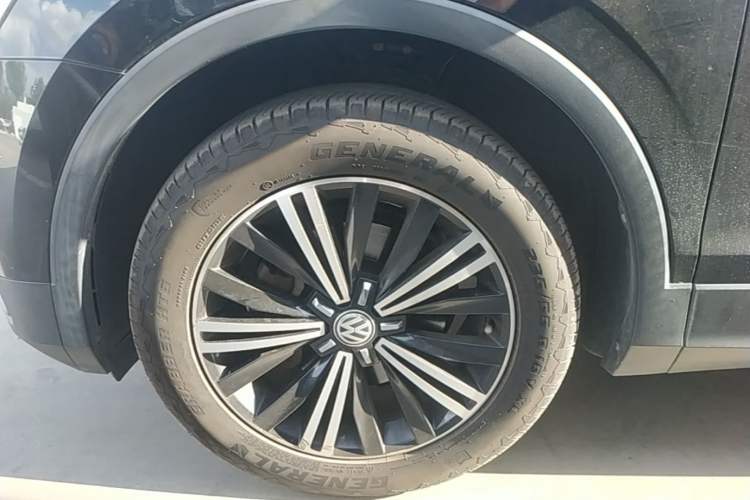 Used Volkswagen Tiguan L 2017 380TSI Automatic All-Wheel-Drive Luxury Edition Left Front Wheel Hub