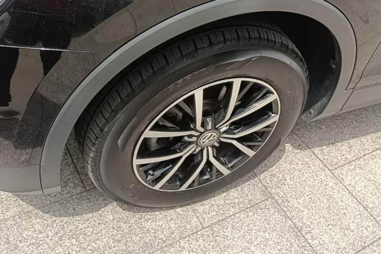 Used Volkswagen Tiguan L 2017 330TSI Automatic Two-Wheel Drive Luxury Edition Left Front Wheel Hub