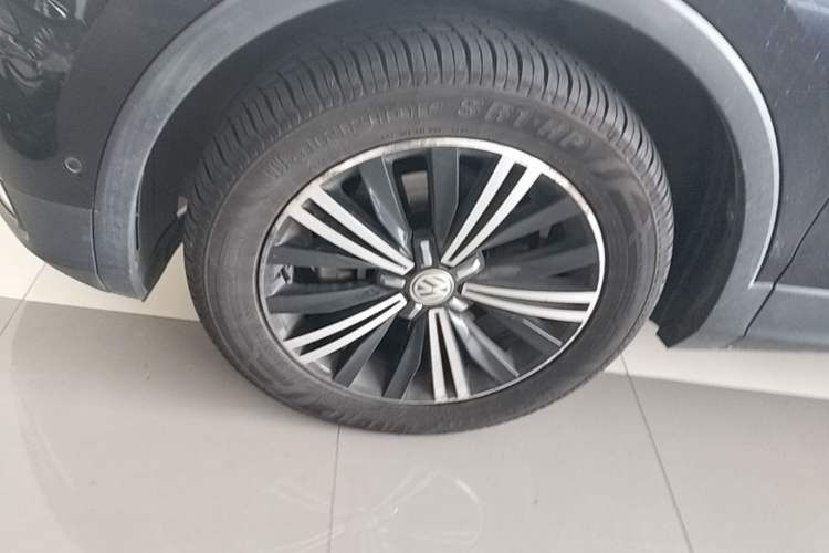 Used Volkswagen Tiguan L 2017 330TSI Automatic Two-Wheel Drive Flagship Edition Left Front Wheel Hub