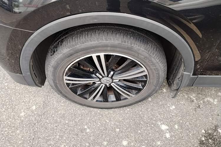Used Volkswagen Tiguan L 2017 380TSI Automatic All-Wheel-Drive Luxury Edition Left Front Wheel Hub