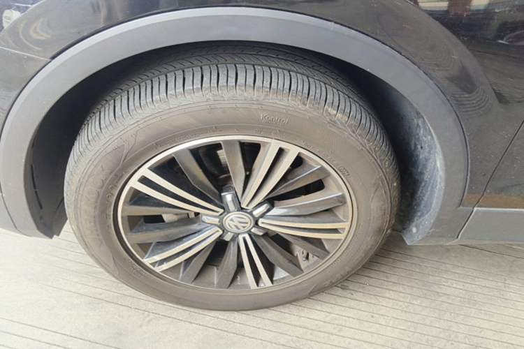 Used Volkswagen Tiguan L 2017 380TSI Automatic All-Wheel-Drive Luxury Edition Left Front Wheel Hub