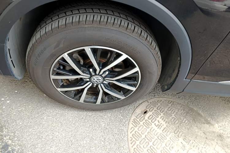 Used Volkswagen Tiguan L 2017 330TSI Automatic Two-Wheel Drive Luxury Edition Left Front Wheel Hub