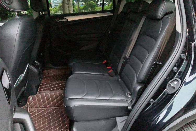 Used Volkswagen Tiguan L 2017 380TSI Automatic All-Wheel-Drive Luxury Edition Left Rear Seat