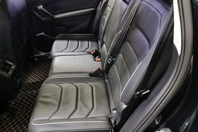 Used Volkswagen Tiguan L 2017 330TSI Automatic Two-Wheel Drive Flagship Edition Left Rear Seat