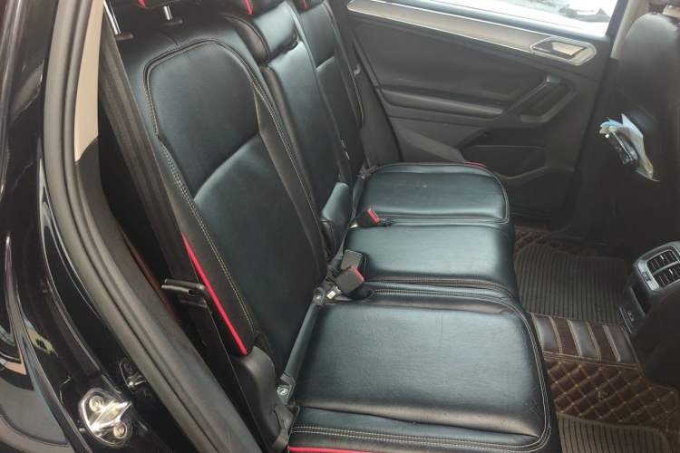 Used Volkswagen Tiguan L 2017 330TSI Automatic Two-Wheel Drive Luxury Edition Left Rear Seat