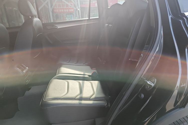 Used Volkswagen Tiguan L 2017 330TSI Automatic Two-Wheel Drive Luxury Edition Left Rear Seat