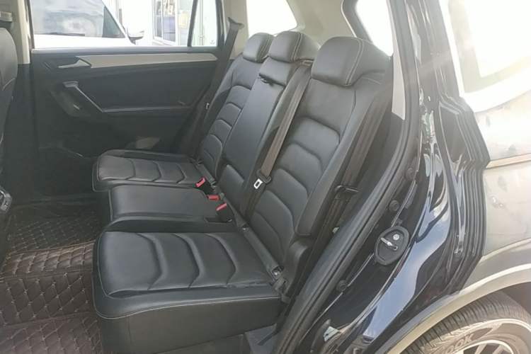 Used Volkswagen Tiguan L 2017 380TSI Automatic All-Wheel-Drive Luxury Edition Left Rear Seat