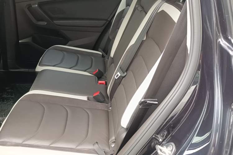 Used Volkswagen Tiguan L 2017 330TSI Automatic Two-Wheel Drive Luxury Edition Left Rear Seat