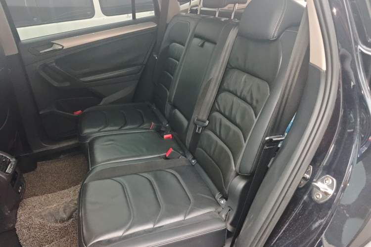 Used Volkswagen Tiguan L 2017 380TSI Automatic All-Wheel-Drive Luxury Edition Left Rear Seat