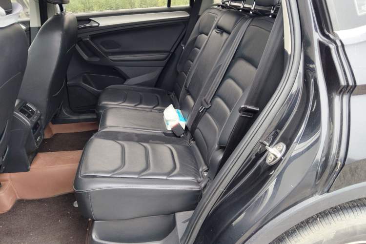 Used Volkswagen Tiguan L 2017 330TSI Automatic Two-Wheel Drive Luxury Edition Left Rear Seat
