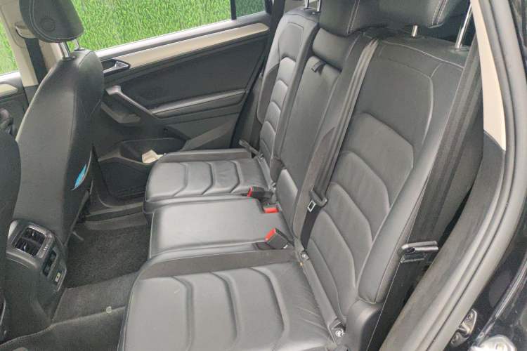 Used Volkswagen Tiguan L 2017 330TSI Automatic Two-Wheel Drive Comfort Edition Left Rear Seat