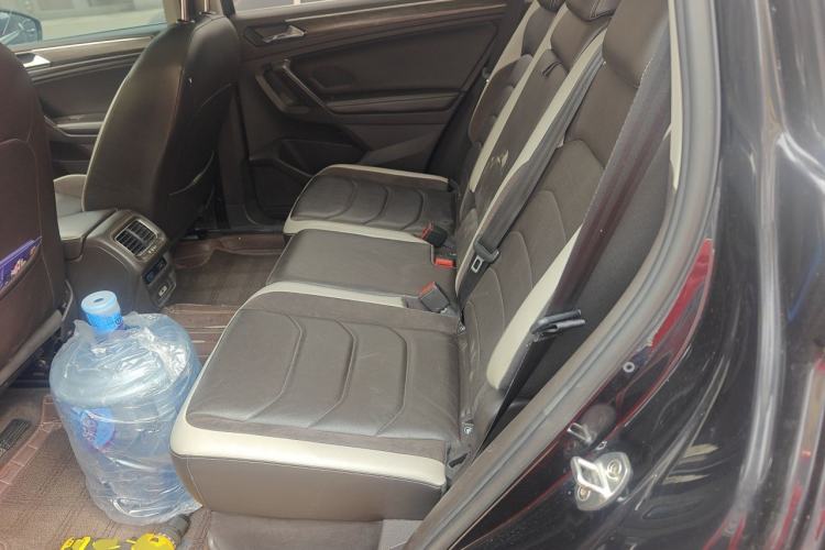 Used Volkswagen Tiguan L 2017 380TSI Automatic All-Wheel-Drive Luxury Edition Left Rear Seat