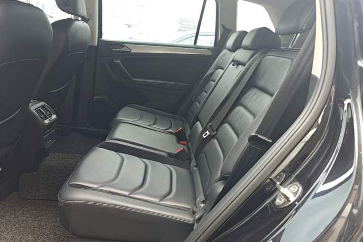Used Volkswagen Tiguan L 2017 330TSI Automatic Two-Wheel Drive Comfort Edition Left Rear Seat