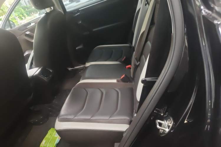Used Volkswagen Tiguan L 2017 330TSI Automatic Two-Wheel Drive Luxury Edition Left Rear Seat