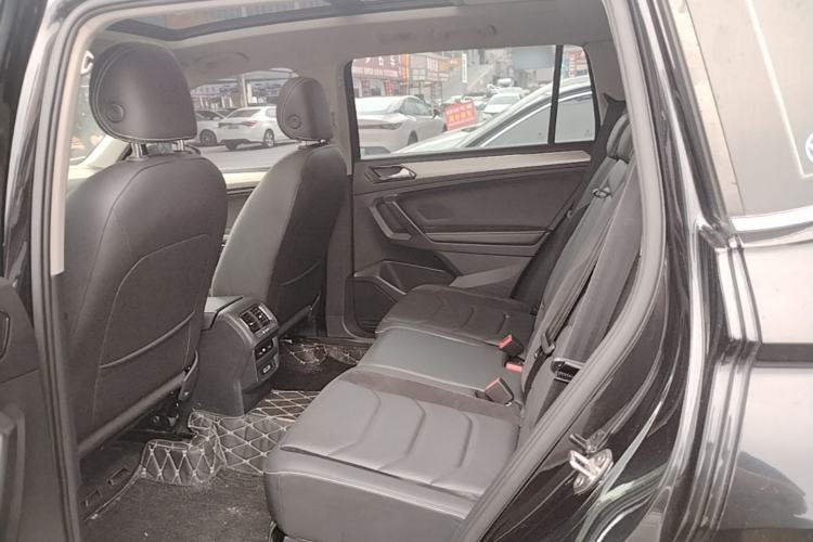 Used Volkswagen Tiguan L 2017 380TSI Automatic All-Wheel-Drive Luxury Edition Left Rear Seat
