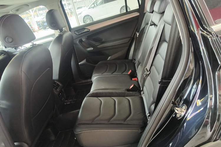 Used Volkswagen Tiguan L 2017 380TSI Automatic All-Wheel-Drive Luxury Edition Left Rear Seat