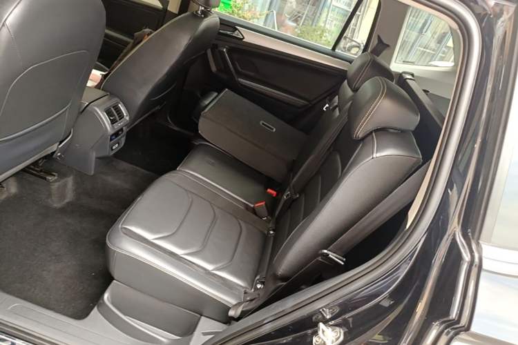 Used Volkswagen Tiguan L 2017 330TSI Automatic Two-Wheel Drive Luxury Edition Left Rear Seat