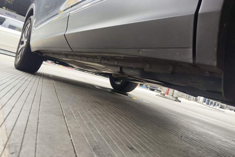 Used Volkswagen Tiguan L 2017 380TSI Automatic All-Wheel-Drive Luxury Edition Left Side Sill