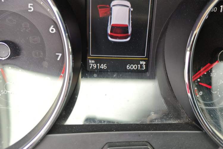 Used Volkswagen Tiguan L 2017 330TSI Automatic Two-Wheel Drive Luxury Edition Odometer Close Up