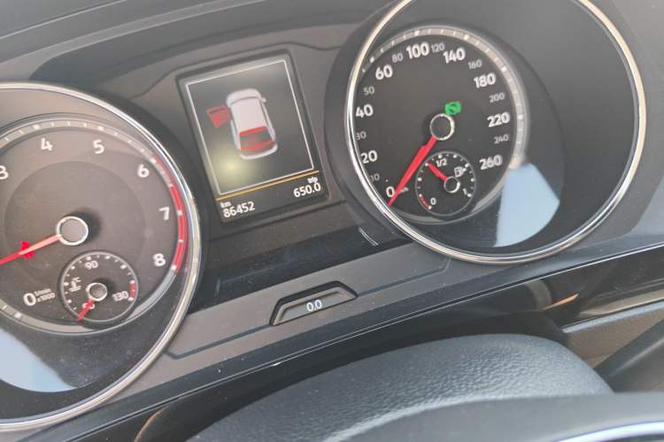 Used Volkswagen Tiguan L 2017 330TSI Automatic Two-Wheel Drive Luxury Edition Odometer Close Up